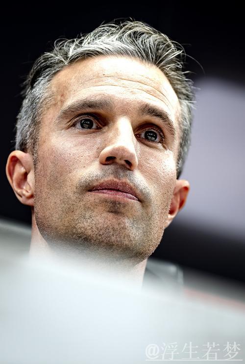 范佩西42岁执教首秀，19岁儿子1米86中锋首演吸引三万观众 ​​​​